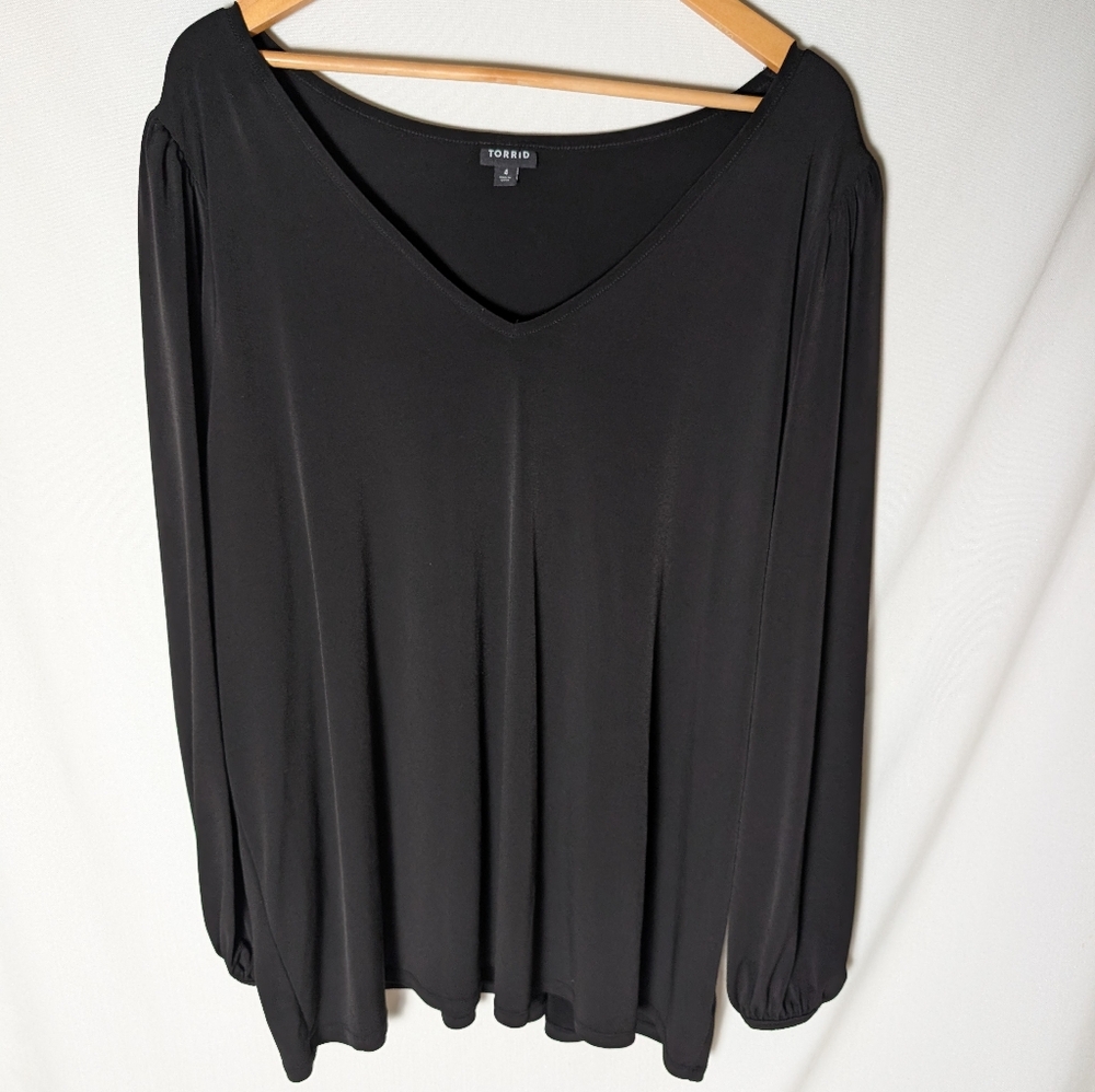 Torrid Classic Black Long Sleeve V-Neck Top Size‎ 4